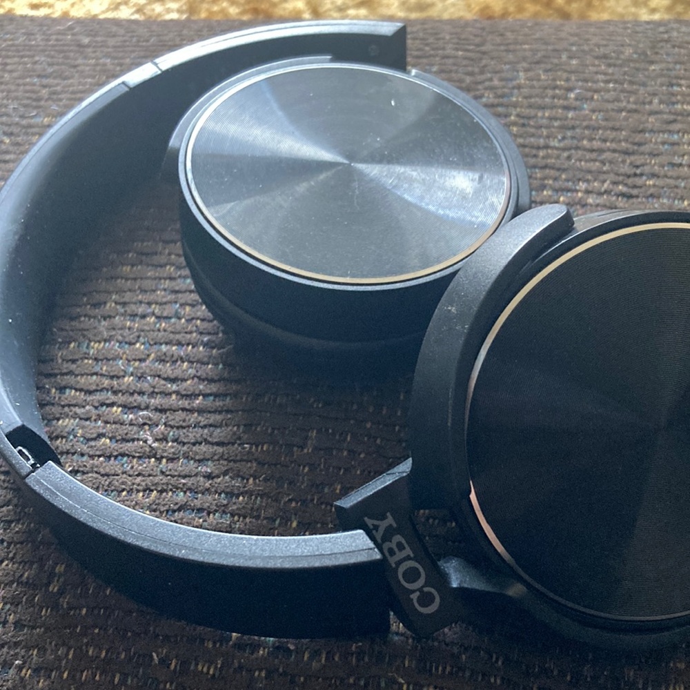 I’m selling headphones